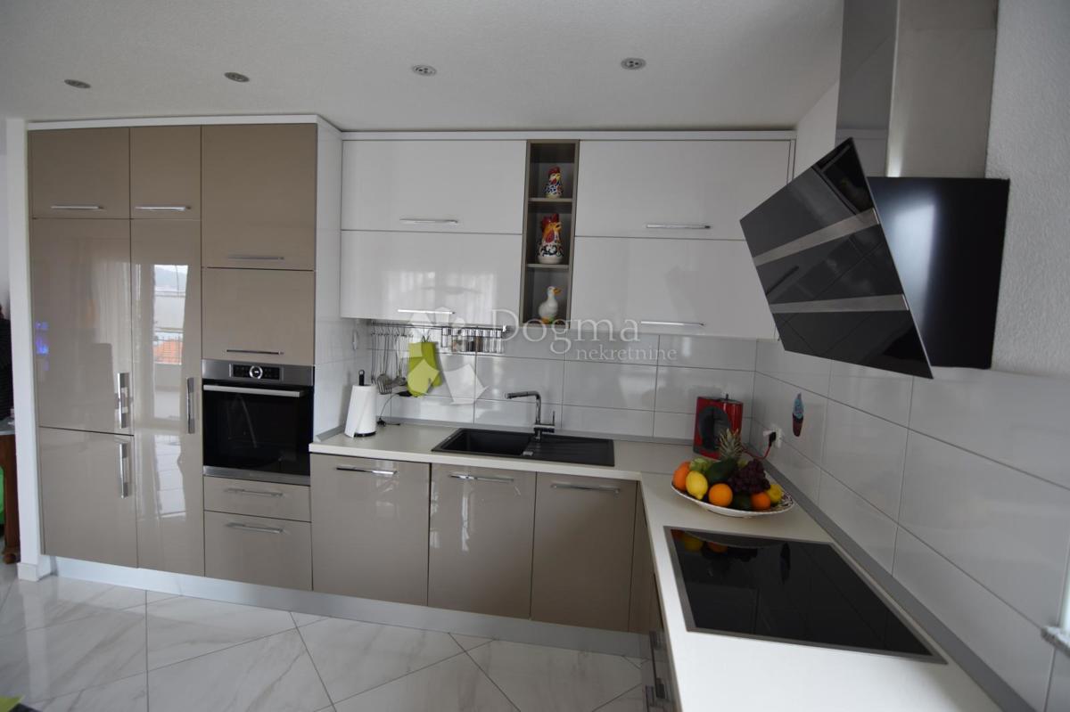 Casa Okrug Gornji, Okrug, 690m2