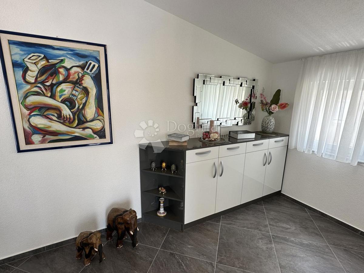 Casa Okrug Gornji, Okrug, 690m2