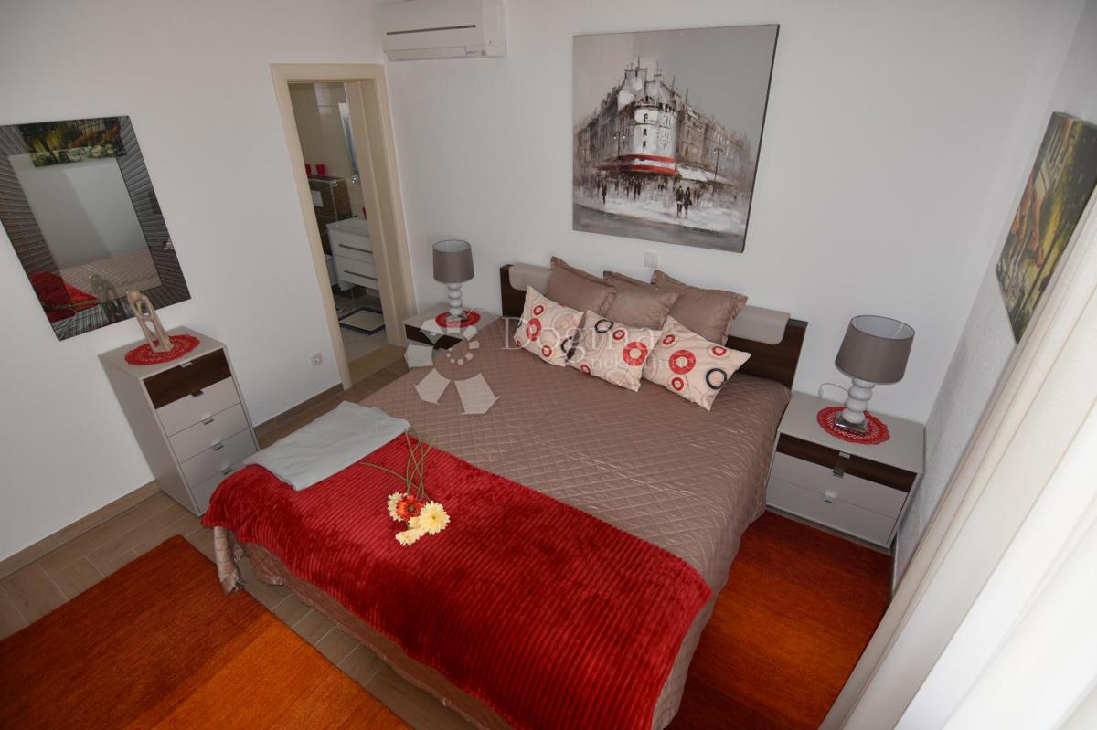 Casa Okrug Gornji, Okrug, 690m2