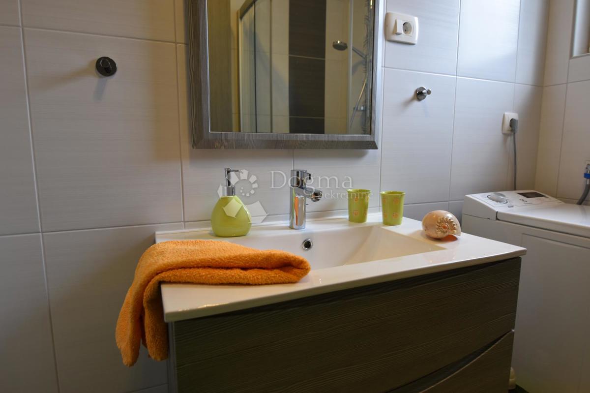 Casa Okrug Gornji, Okrug, 690m2