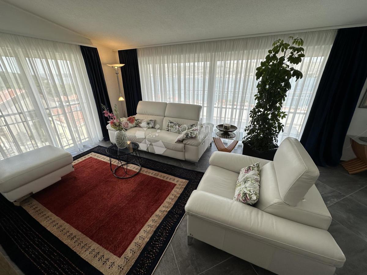 Casa Okrug Gornji, Okrug, 690m2