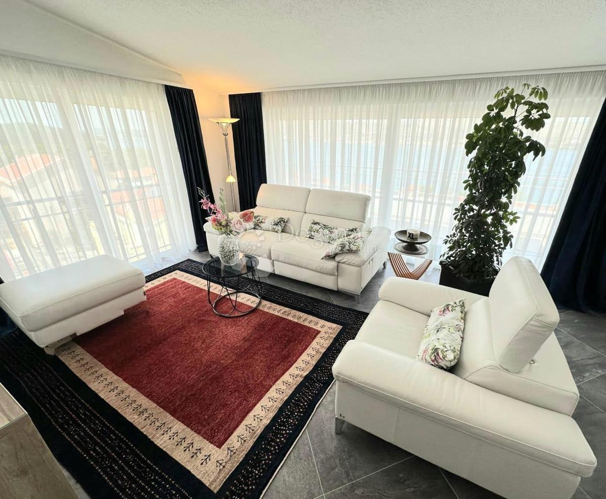 Casa Okrug Gornji, Okrug, 690m2