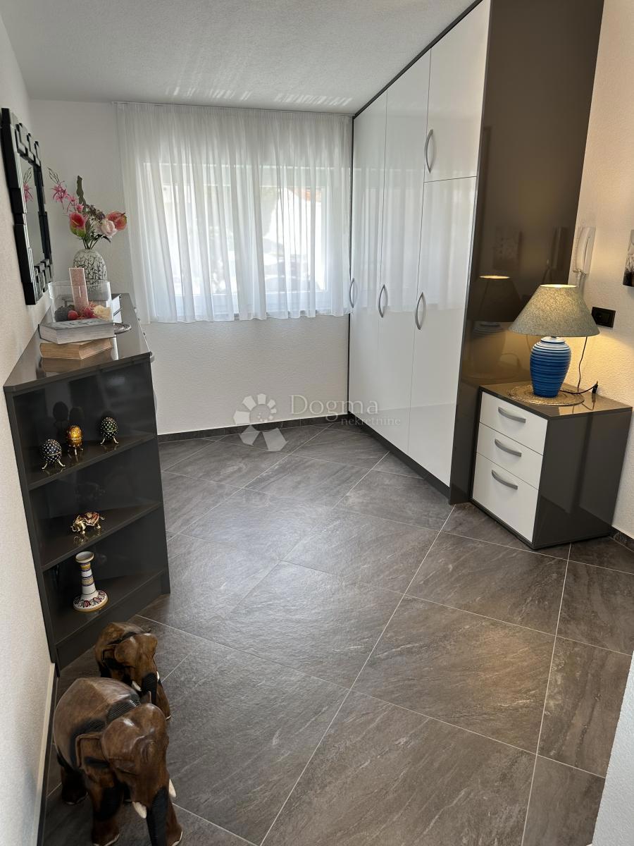 Casa Okrug Gornji, Okrug, 690m2