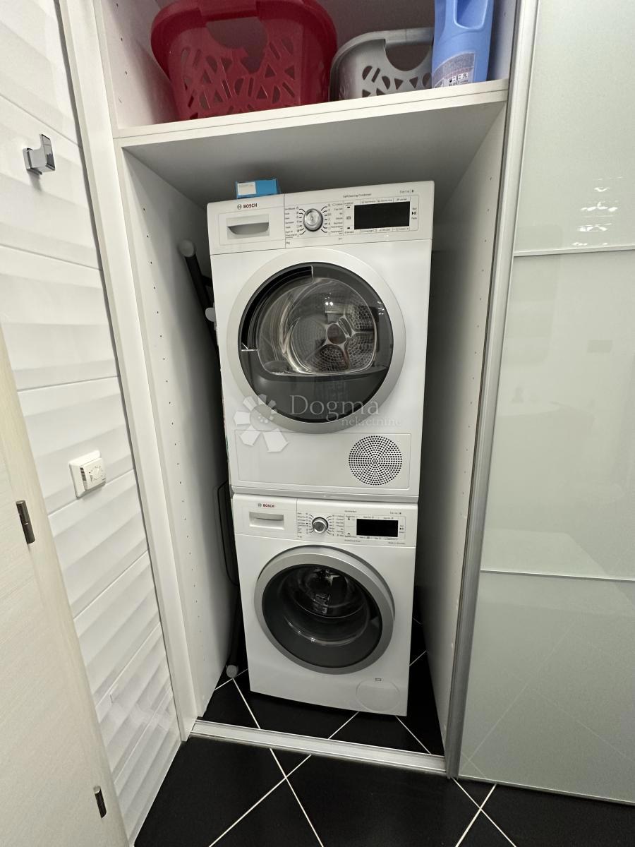 Casa Okrug Gornji, Okrug, 690m2