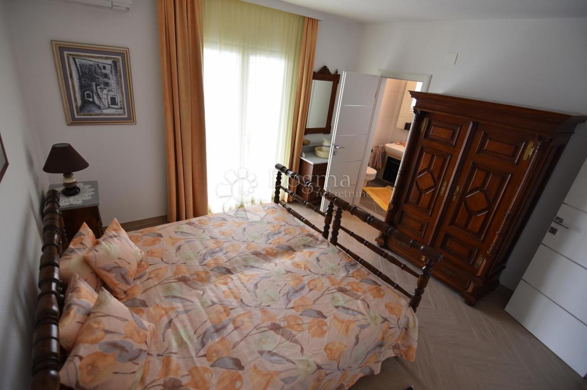 Casa Okrug Gornji, Okrug, 690m2