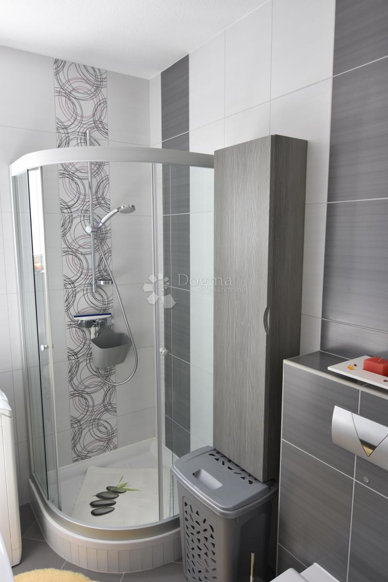 Casa Okrug Gornji, Okrug, 690m2