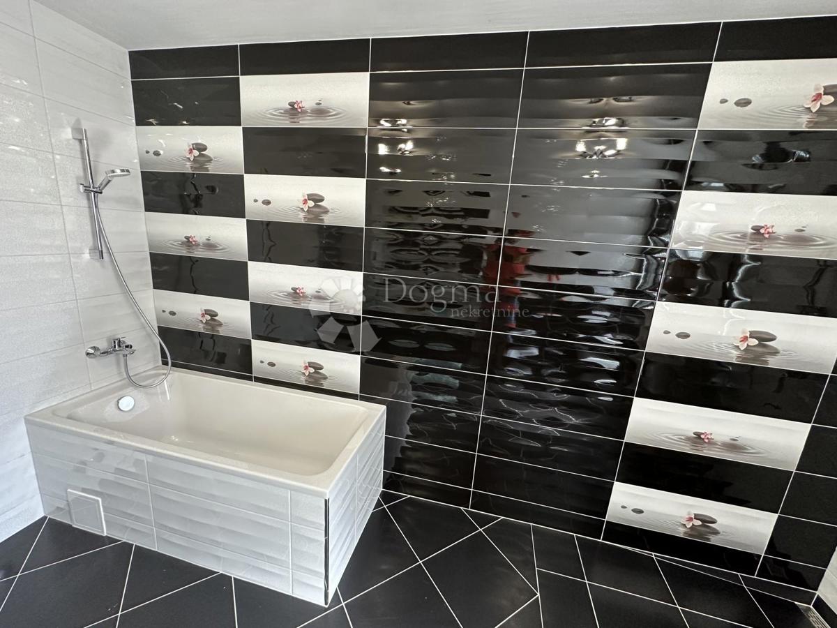 Casa Okrug Gornji, Okrug, 690m2