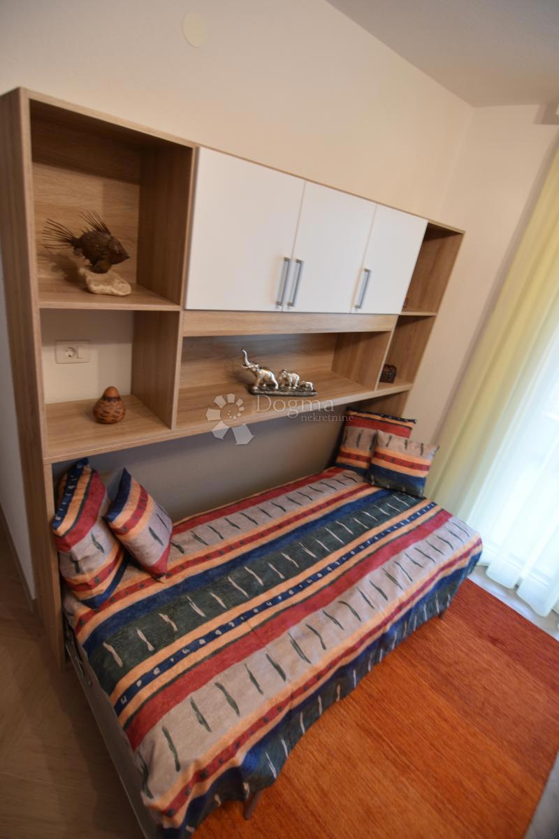 Casa Okrug Gornji, Okrug, 690m2