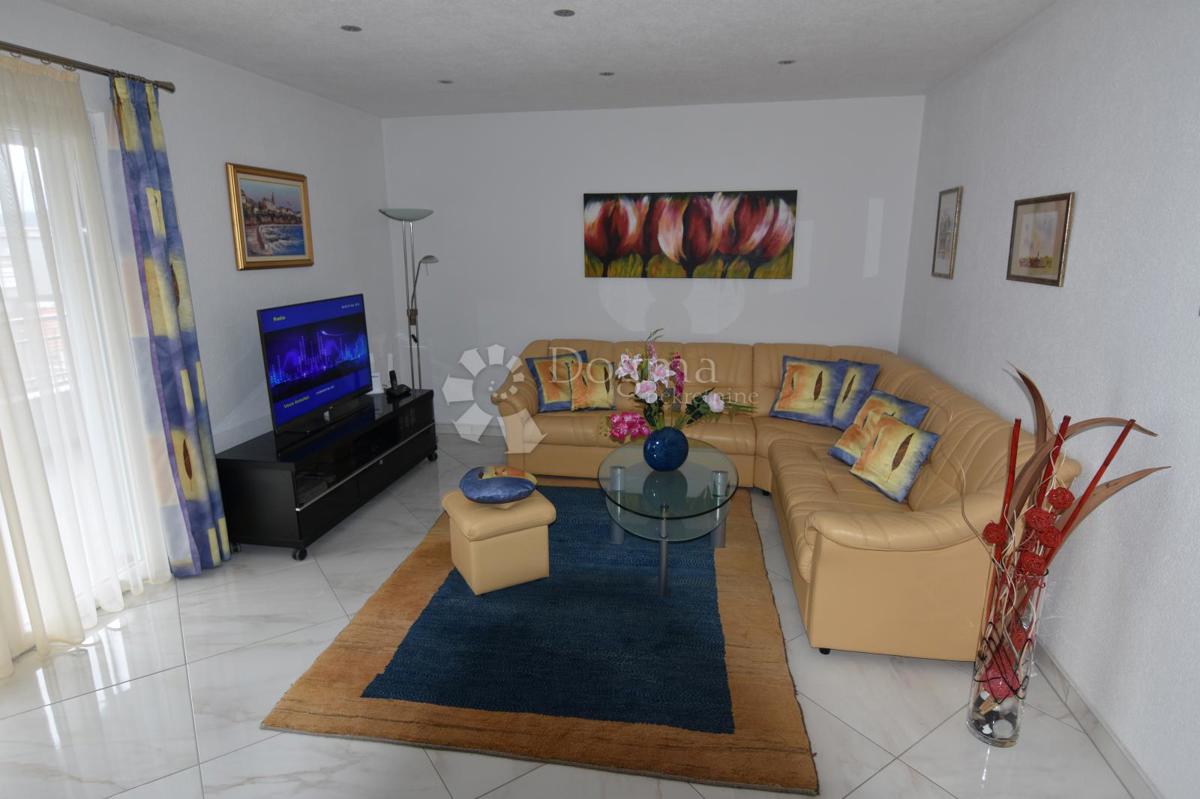 Casa Okrug Gornji, Okrug, 690m2