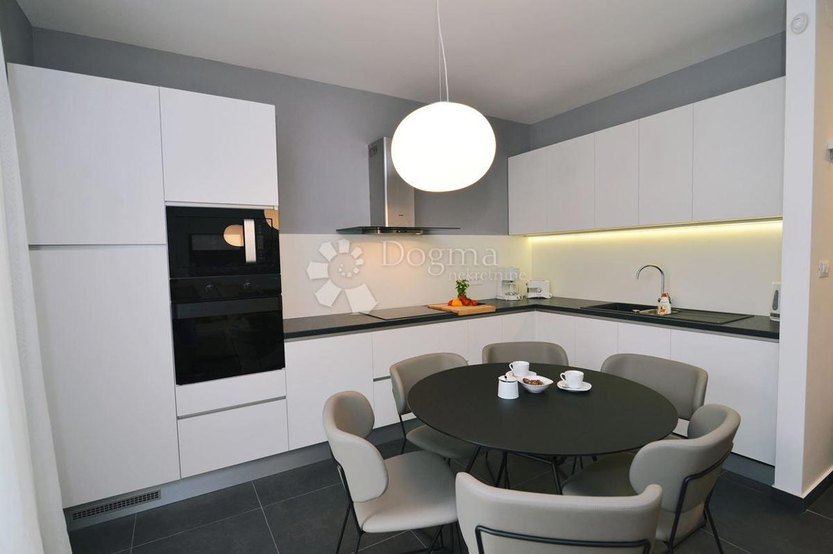 LOVRAN – Appartamento Esclusivo a 50 Metri dal Mare