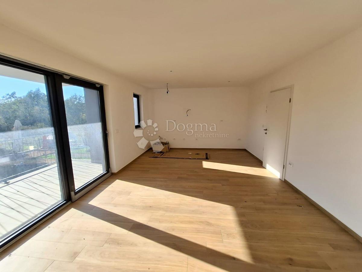 PARENZO (dintorni) - Appartamento in un nuovo edificio con 2 camere da letto + soggiorno