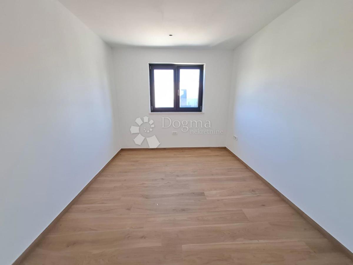 PARENZO (dintorni) - Appartamento in un nuovo edificio con 2 camere da letto + soggiorno