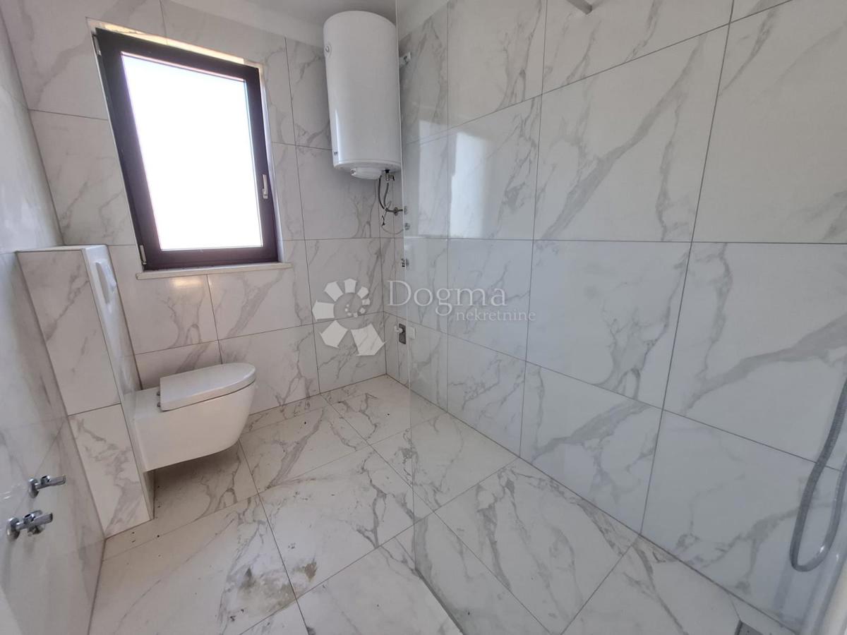 PARENZO (dintorni) - Appartamento in un nuovo edificio con 2 camere da letto + soggiorno