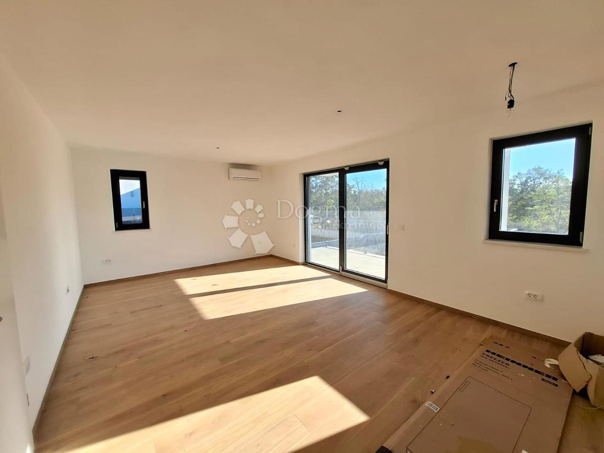 PARENZO (dintorni) - Appartamento in un nuovo edificio con 2 camere da letto + soggiorno