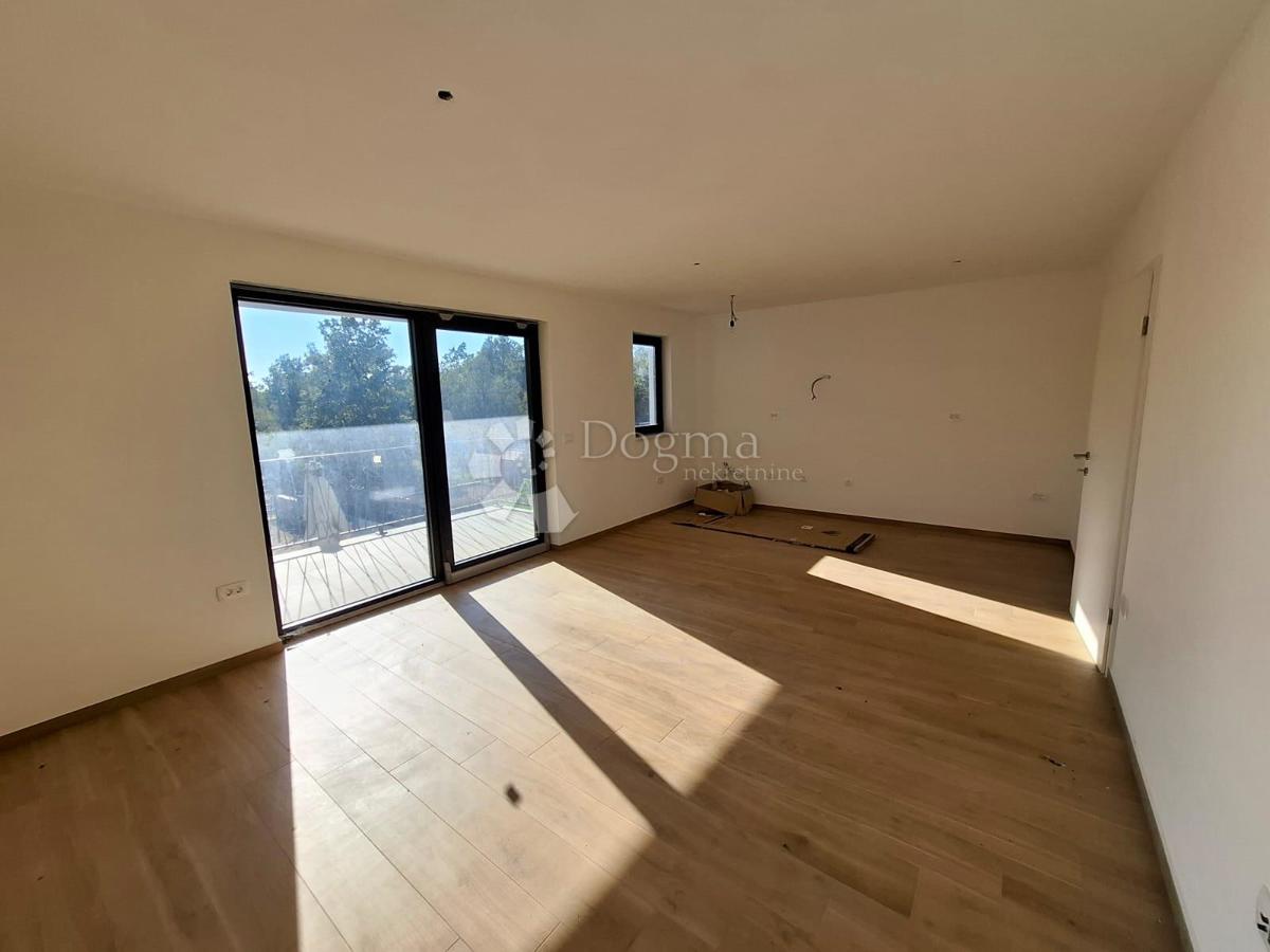 PARENZO (dintorni) - Appartamento in un nuovo edificio con 2 camere da letto + soggiorno