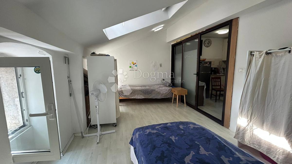 OCCASIONE DI INVESTIMENTO - 2 APPARTAMENTI NEL CENTRO DI ROVIGNO!