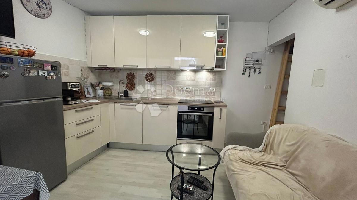 OCCASIONE DI INVESTIMENTO - 2 APPARTAMENTI NEL CENTRO DI ROVIGNO!