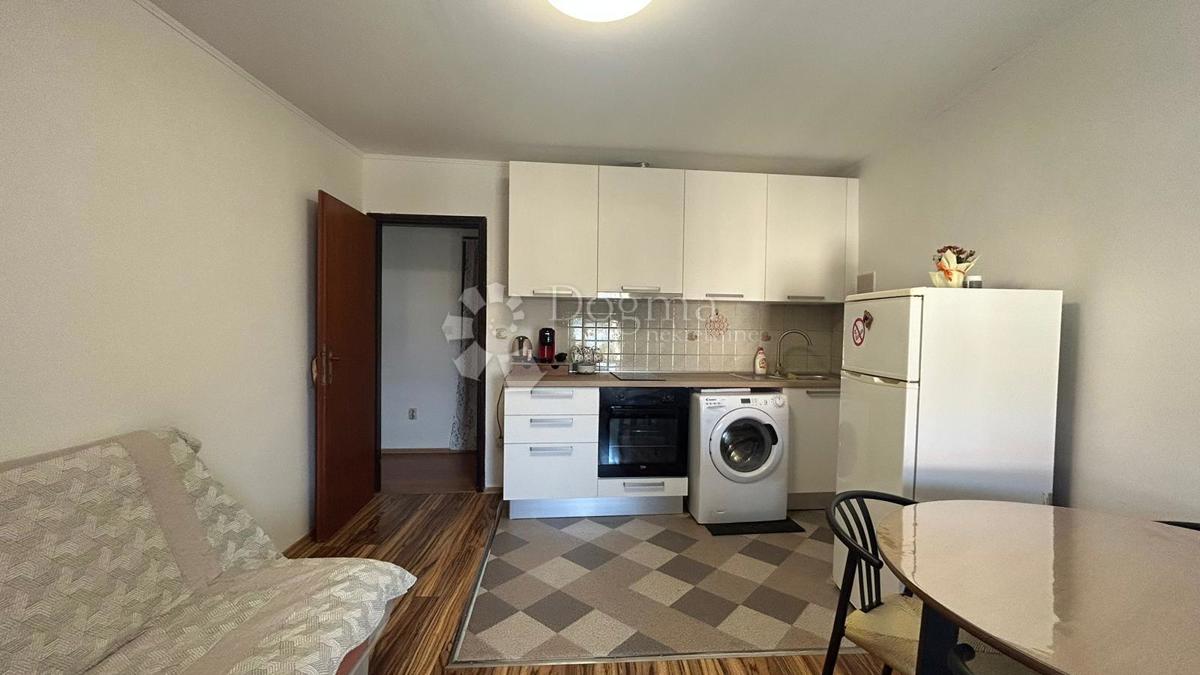 OCCASIONE DI INVESTIMENTO - 2 APPARTAMENTI NEL CENTRO DI ROVIGNO!