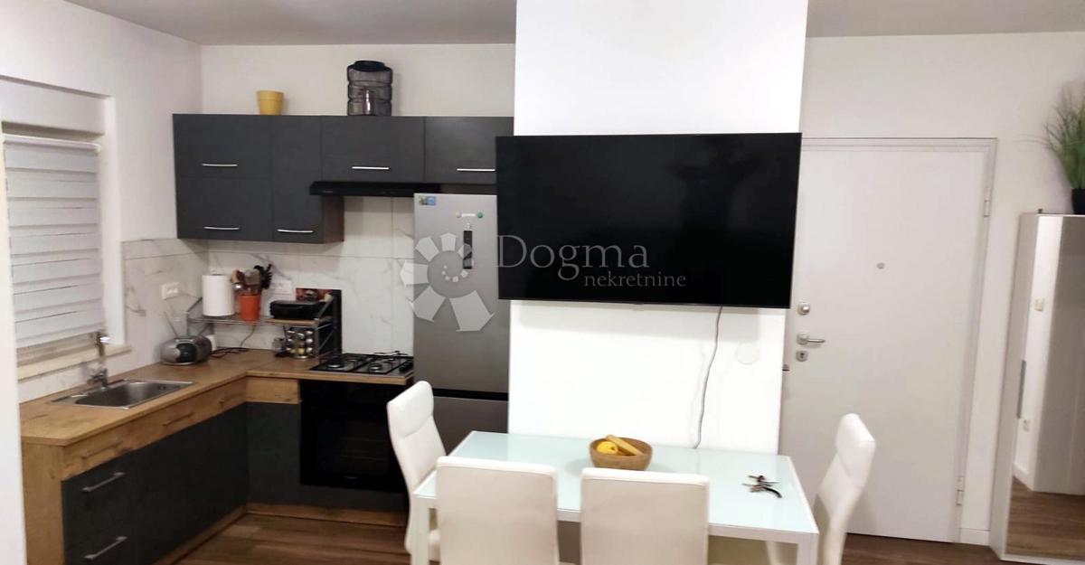 Appartamento open space di 52 m2 con terrazza e garage – Kastav