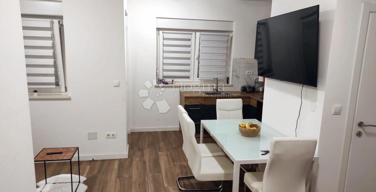 Appartamento open space di 52 m2 con terrazza e garage – Kastav