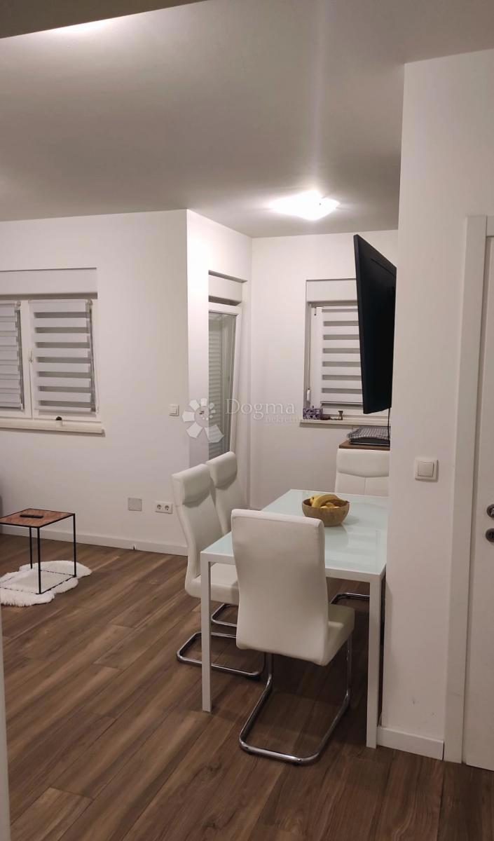 Appartamento open space di 52 m2 con terrazza e garage – Kastav