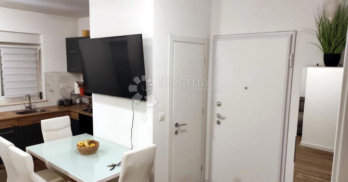 Appartamento open space di 52 m2 con terrazza e garage – Kastav