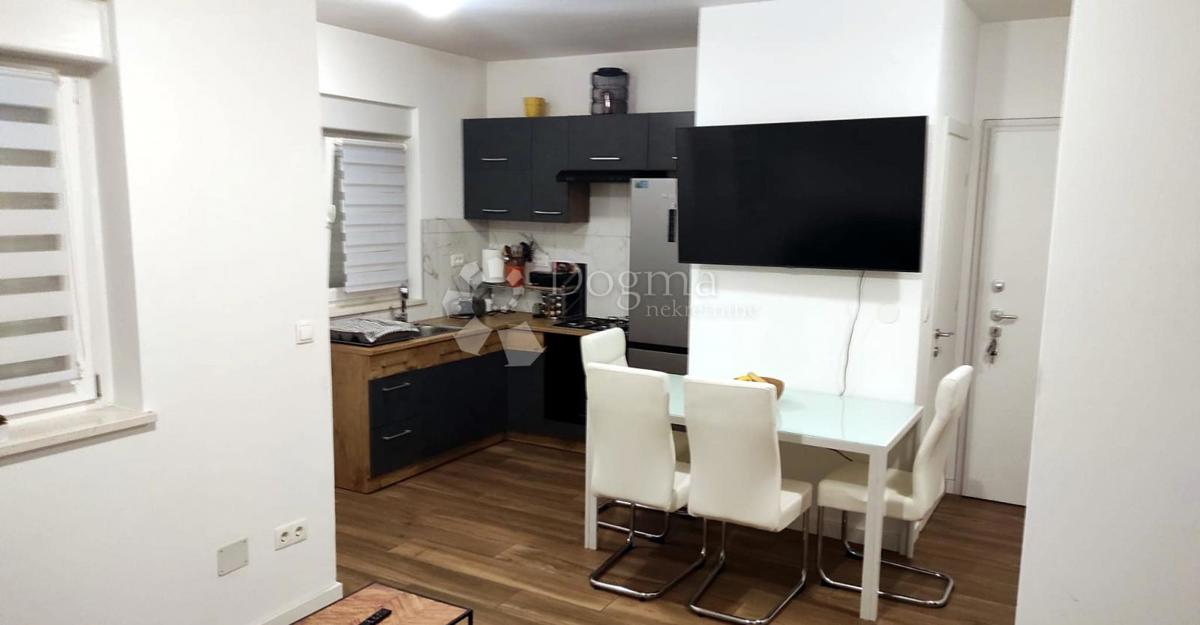 Appartamento open space di 52 m2 con terrazza e garage – Kastav