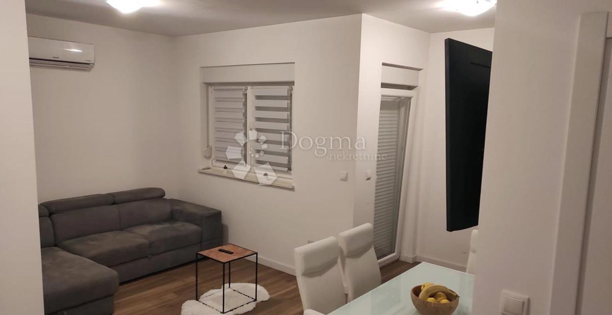 Appartamento open space di 52 m2 con terrazza e garage – Kastav