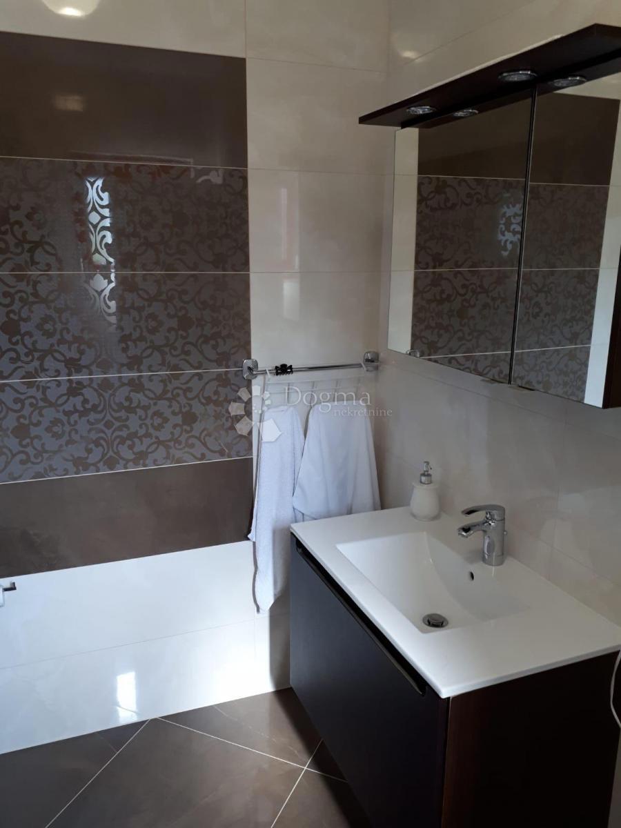Spaziosa casa di lusso a Korenica