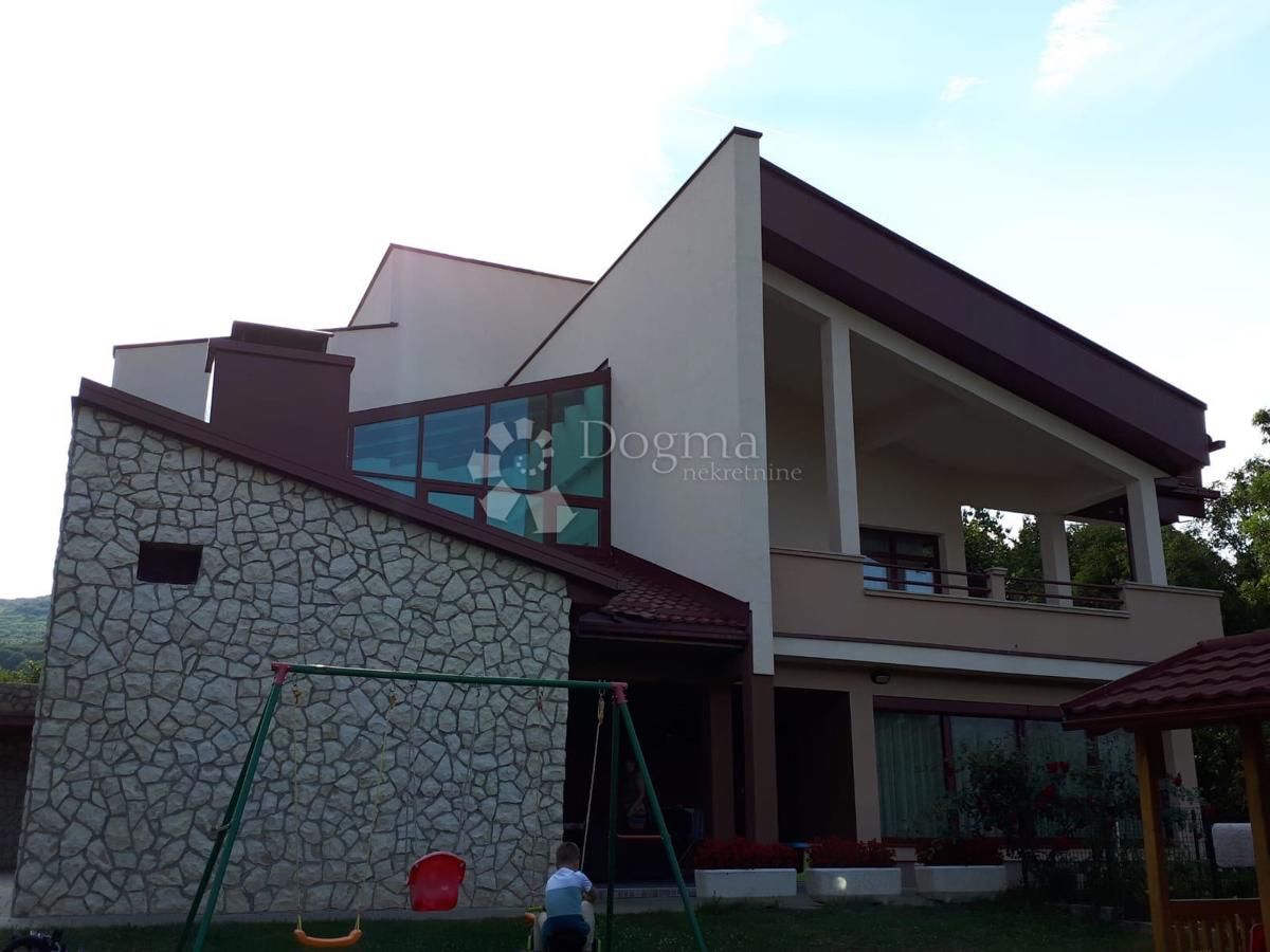 Spaziosa casa di lusso a Korenica