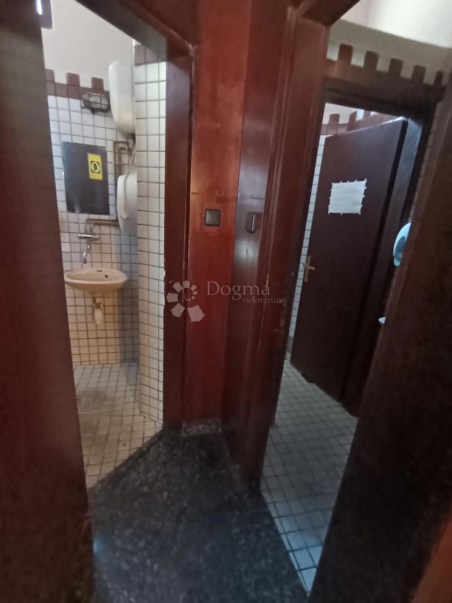 Locale commerciale Centar, Slavonski Brod, 135m2