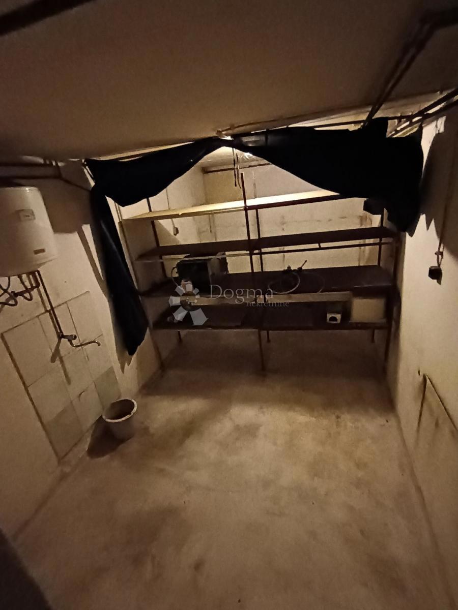 Locale commerciale Centar, Slavonski Brod, 135m2