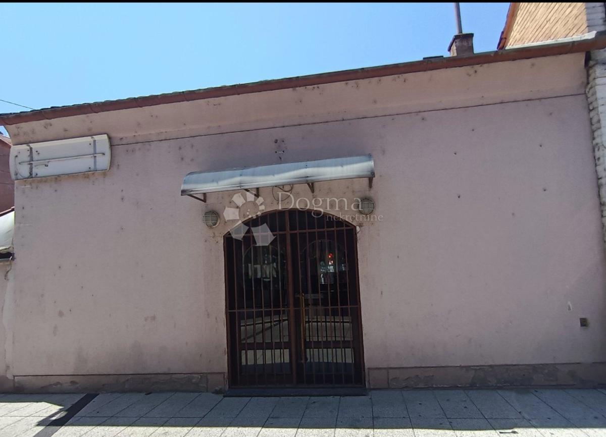 Locale commerciale Centar, Slavonski Brod, 135m2