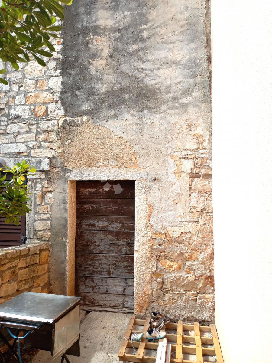 Istria, Tar, casa in pietra in rovina
