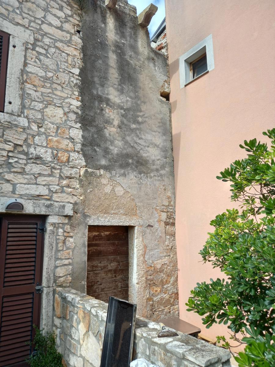 Istria, Tar, casa in pietra in rovina