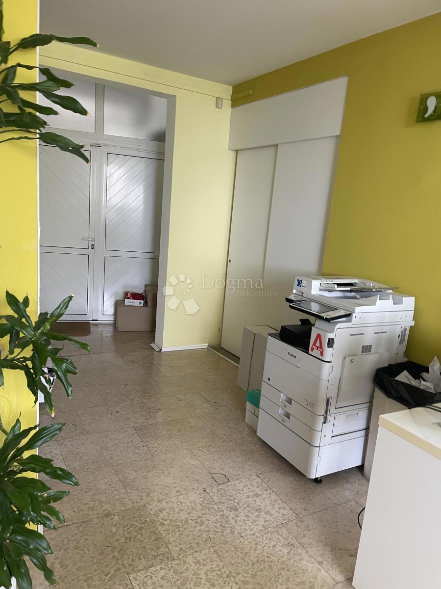 Locale commerciale Krnjevo, Rijeka, 88m2