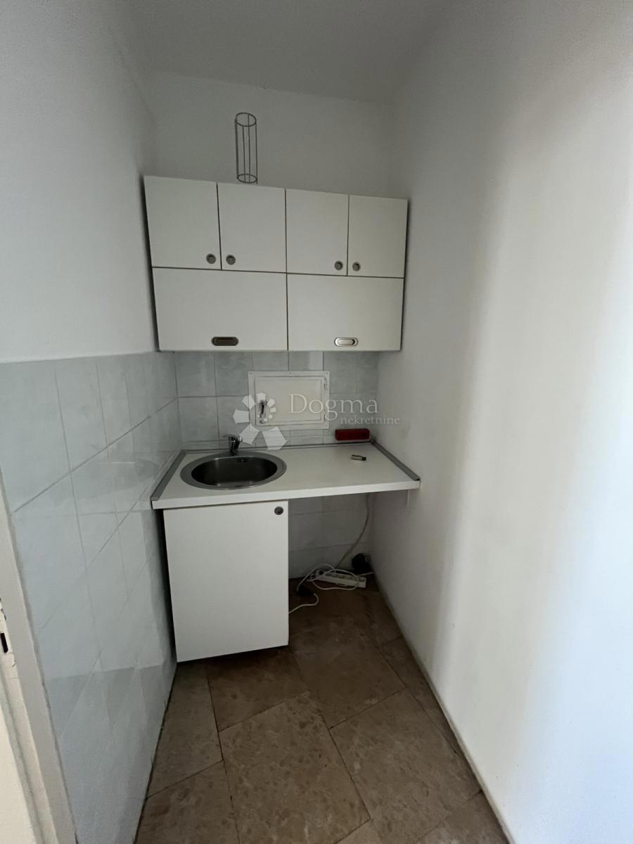 Locale commerciale Krnjevo, Rijeka, 88m2