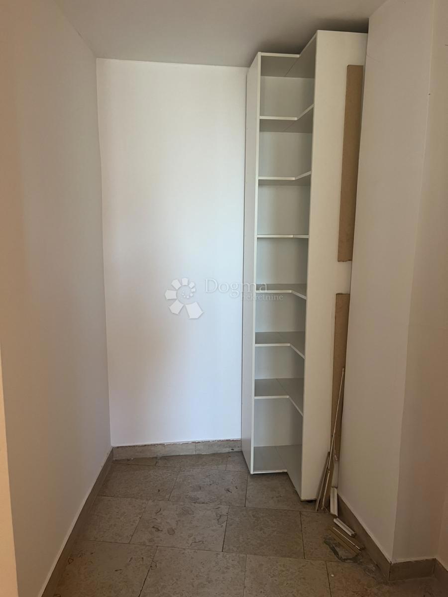 Locale commerciale Krnjevo, Rijeka, 88m2