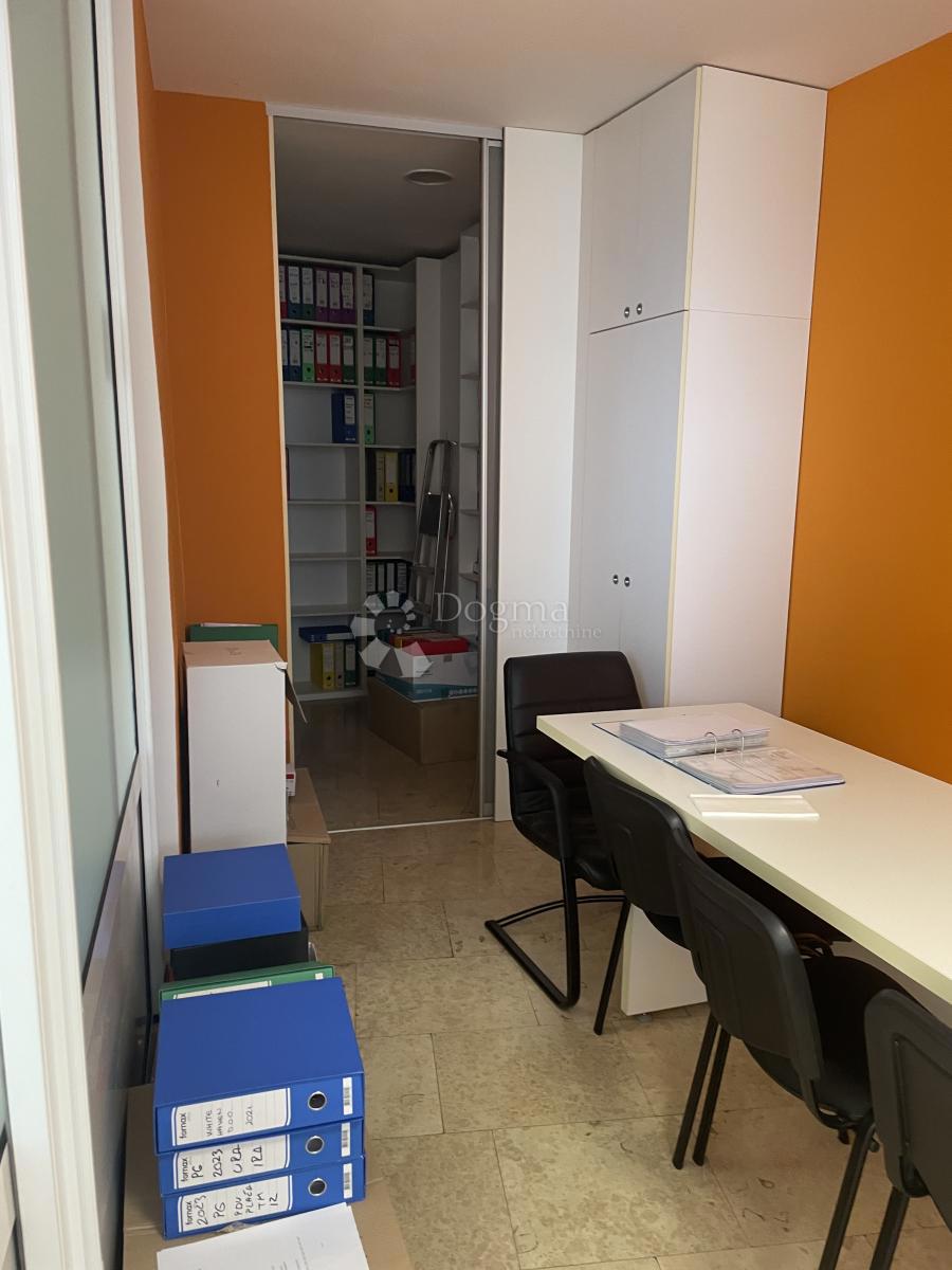 Locale commerciale Krnjevo, Rijeka, 88m2