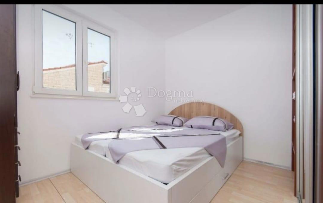 Duće, Dugi Rat – 49 m², 3° piano, parcheggio, vista mare