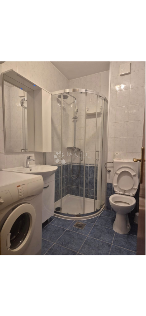 Duće, Dugi Rat – 49 m², 3° piano, parcheggio, vista mare