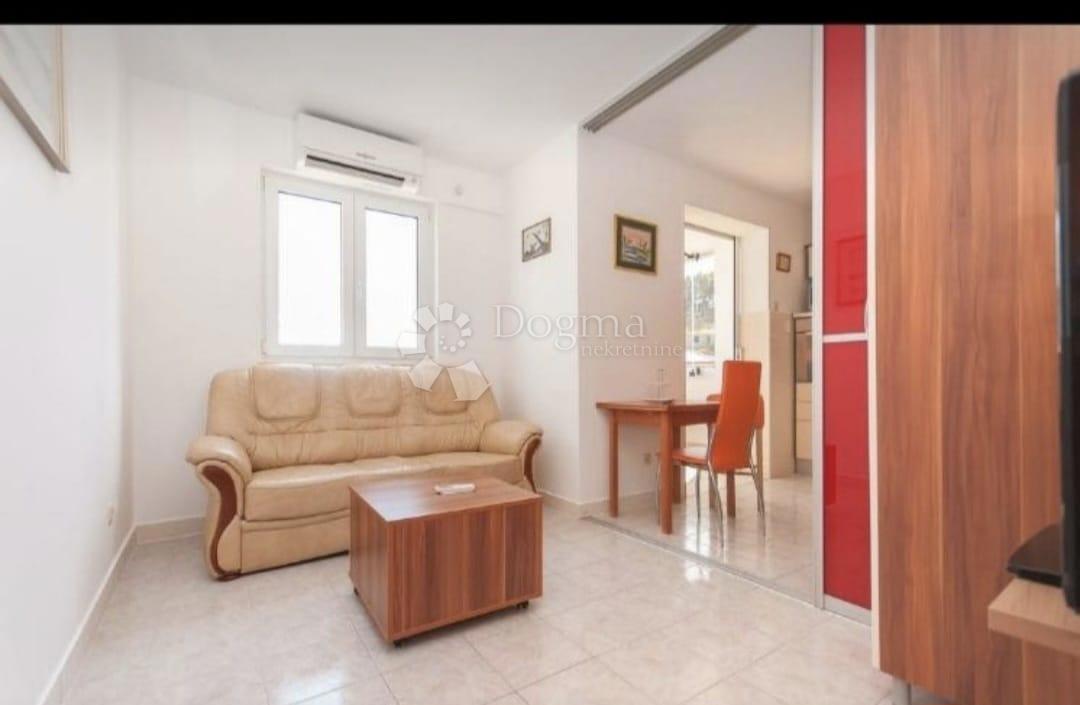 Duće, Dugi Rat – 49 m², 3° piano, parcheggio, vista mare