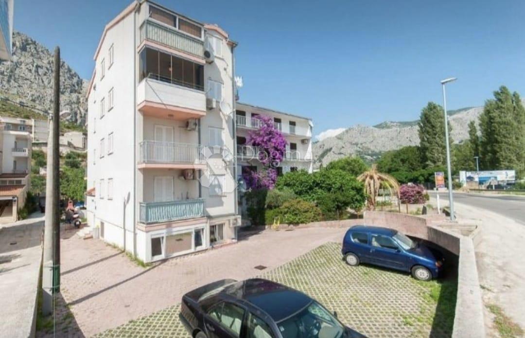 Duće, Dugi Rat – 49 m², 3° piano, parcheggio, vista mare