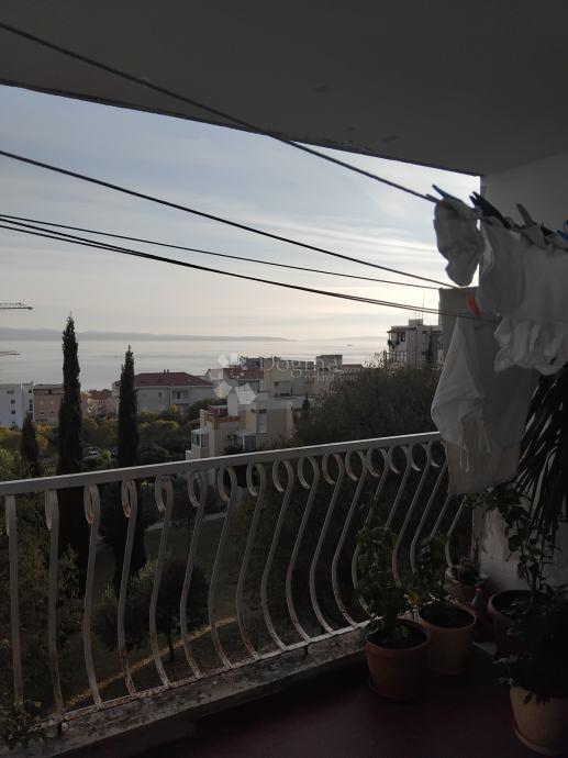 IN VENDITA – AMPIO APPARTAMENTO CON 4 CAMERE A ŽNJAN, SPALATO