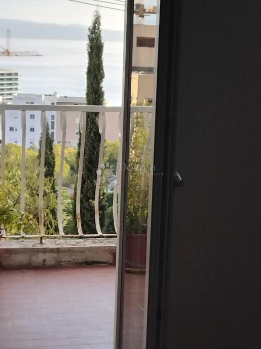 IN VENDITA – AMPIO APPARTAMENTO CON 4 CAMERE A ŽNJAN, SPALATO