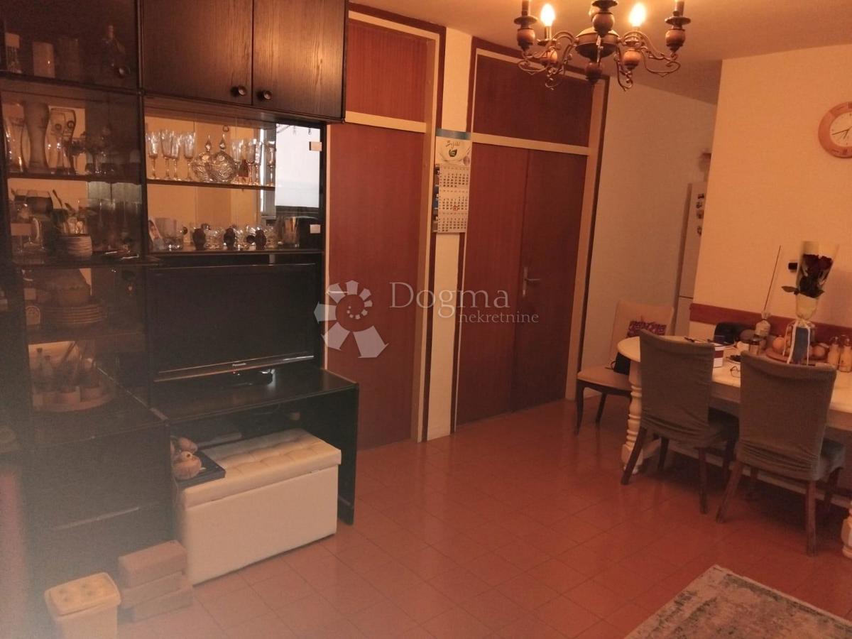 IN VENDITA – AMPIO APPARTAMENTO CON 4 CAMERE A ŽNJAN, SPALATO