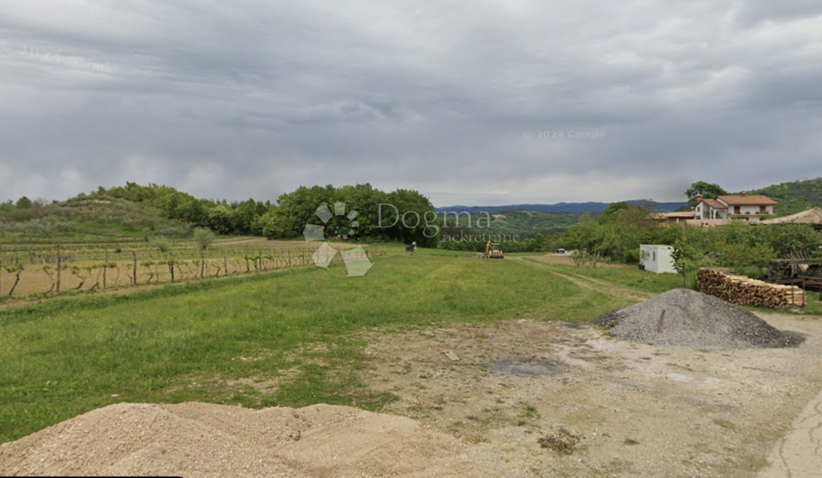 Terreno nella zona edificabile Draguć-Zajerci