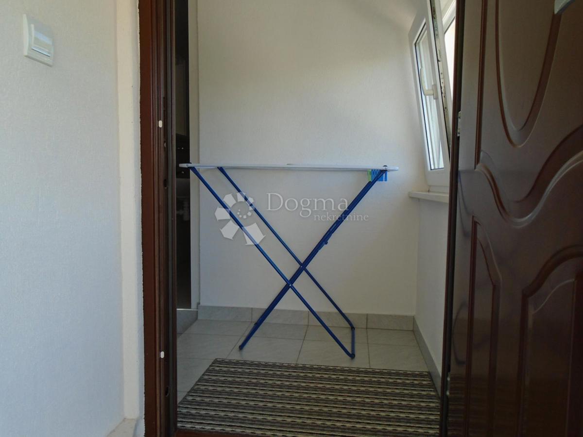 ROGOZNICA - CASA TERZA FILA DAL MARE CON VISTA