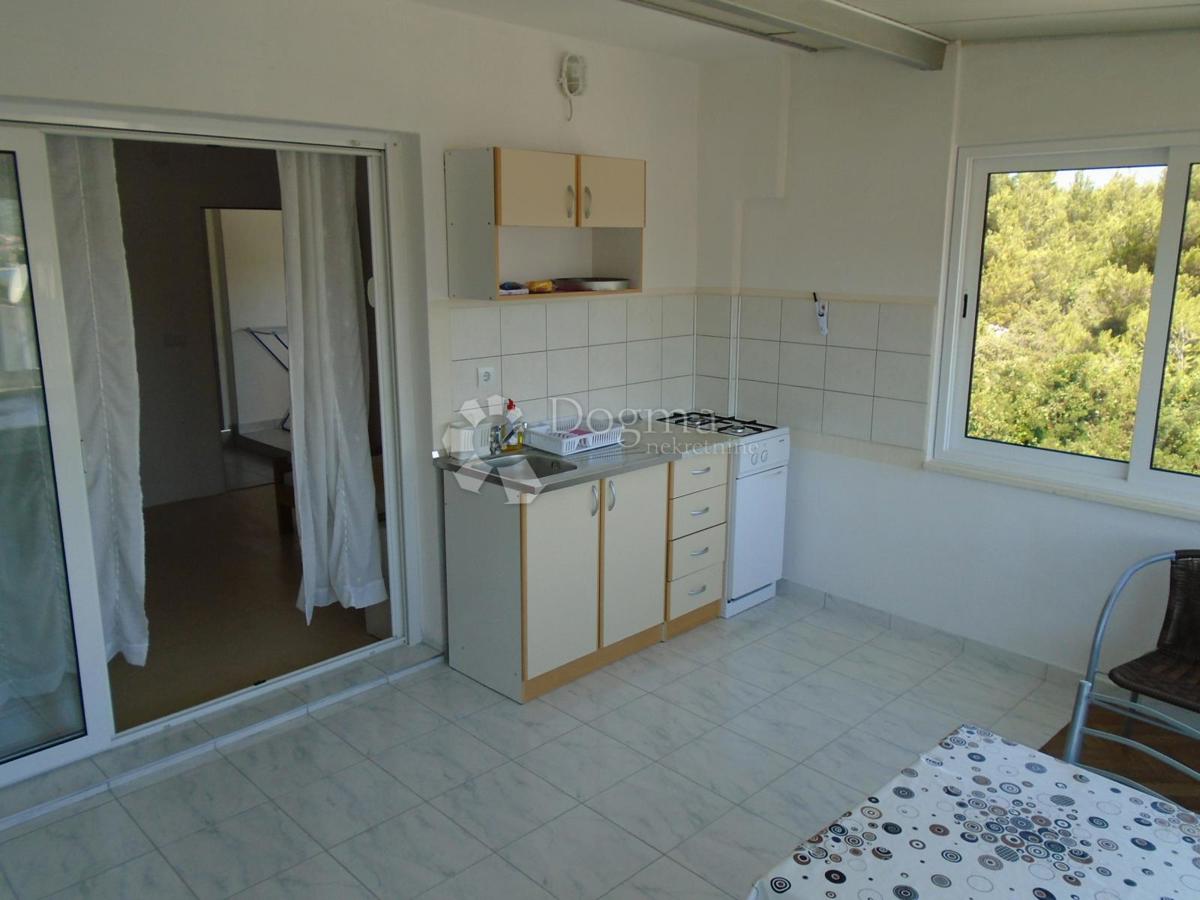 ROGOZNICA - CASA TERZA FILA DAL MARE CON VISTA