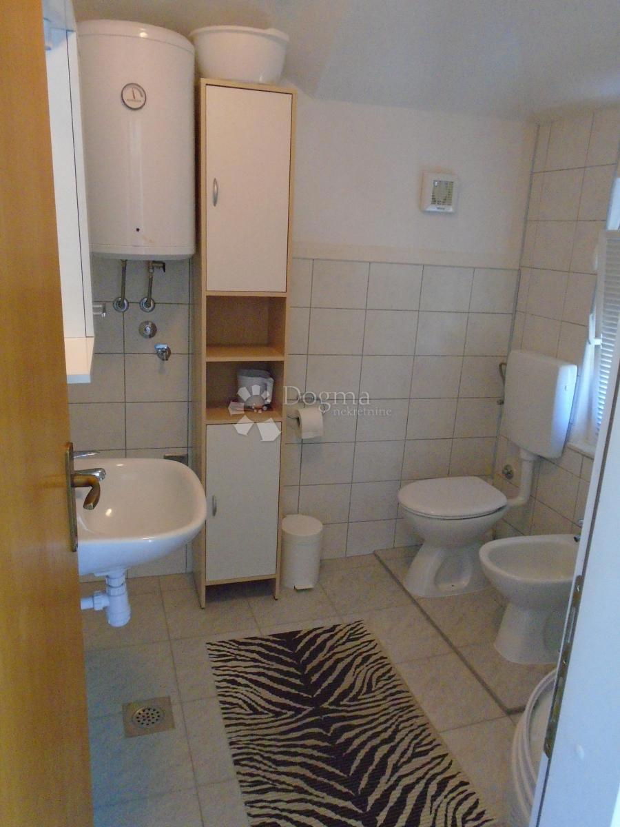 ROGOZNICA - CASA TERZA FILA DAL MARE CON VISTA